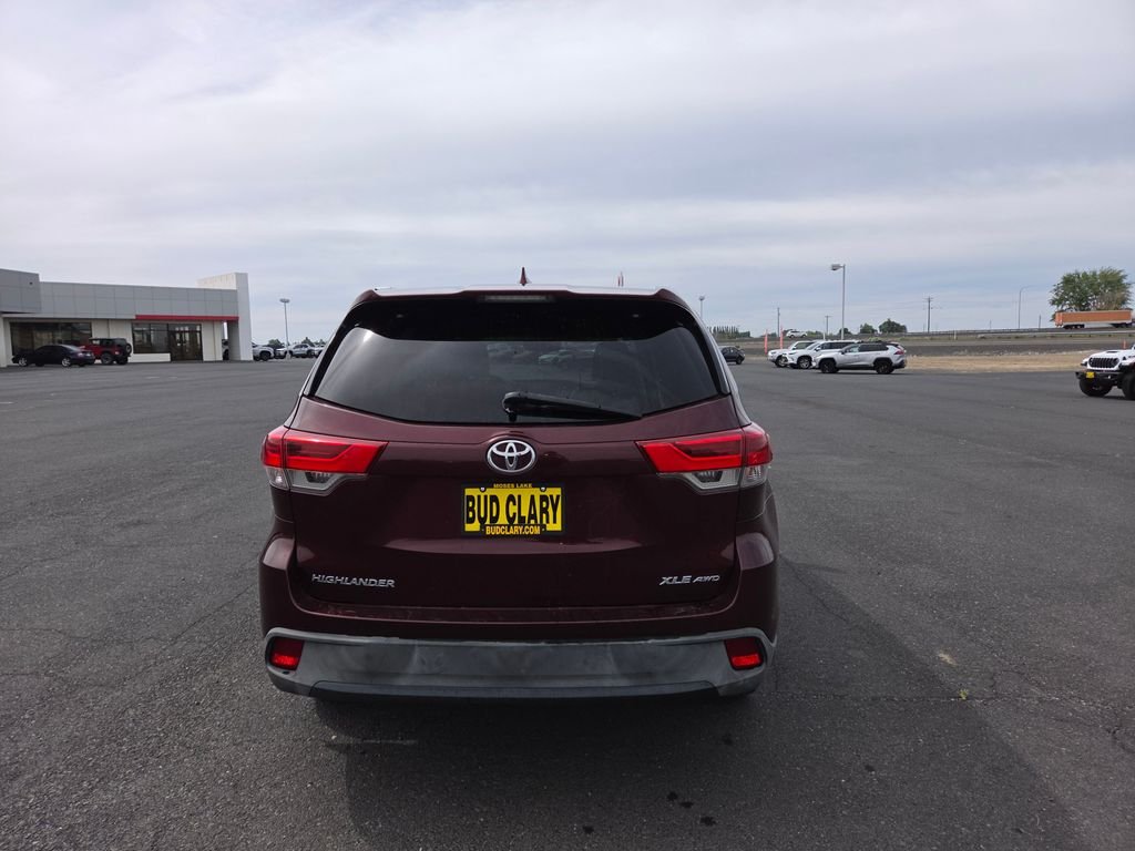 Used 2017 Red Toyota XLE image 4