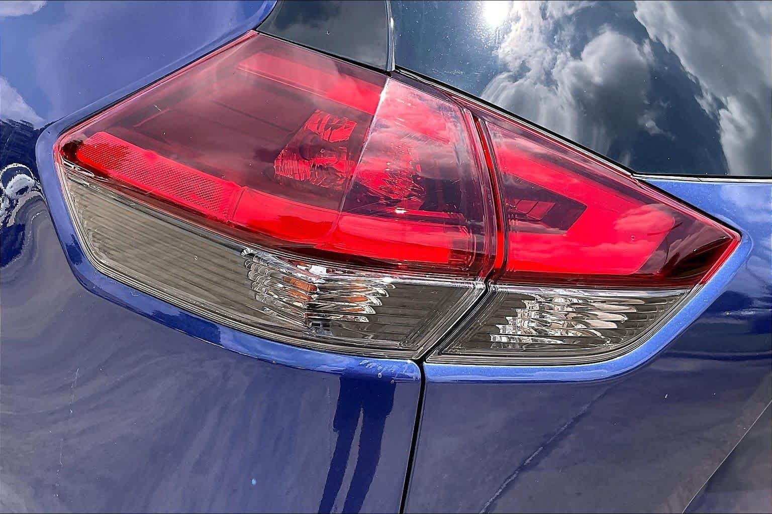 Used 2019 Caspian Blue Metallic Nissan S image 26