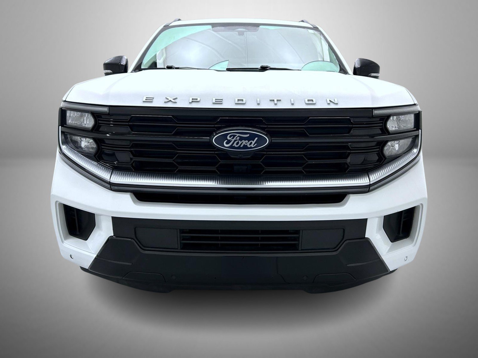 Used 2025 White Ford Platinum image 2