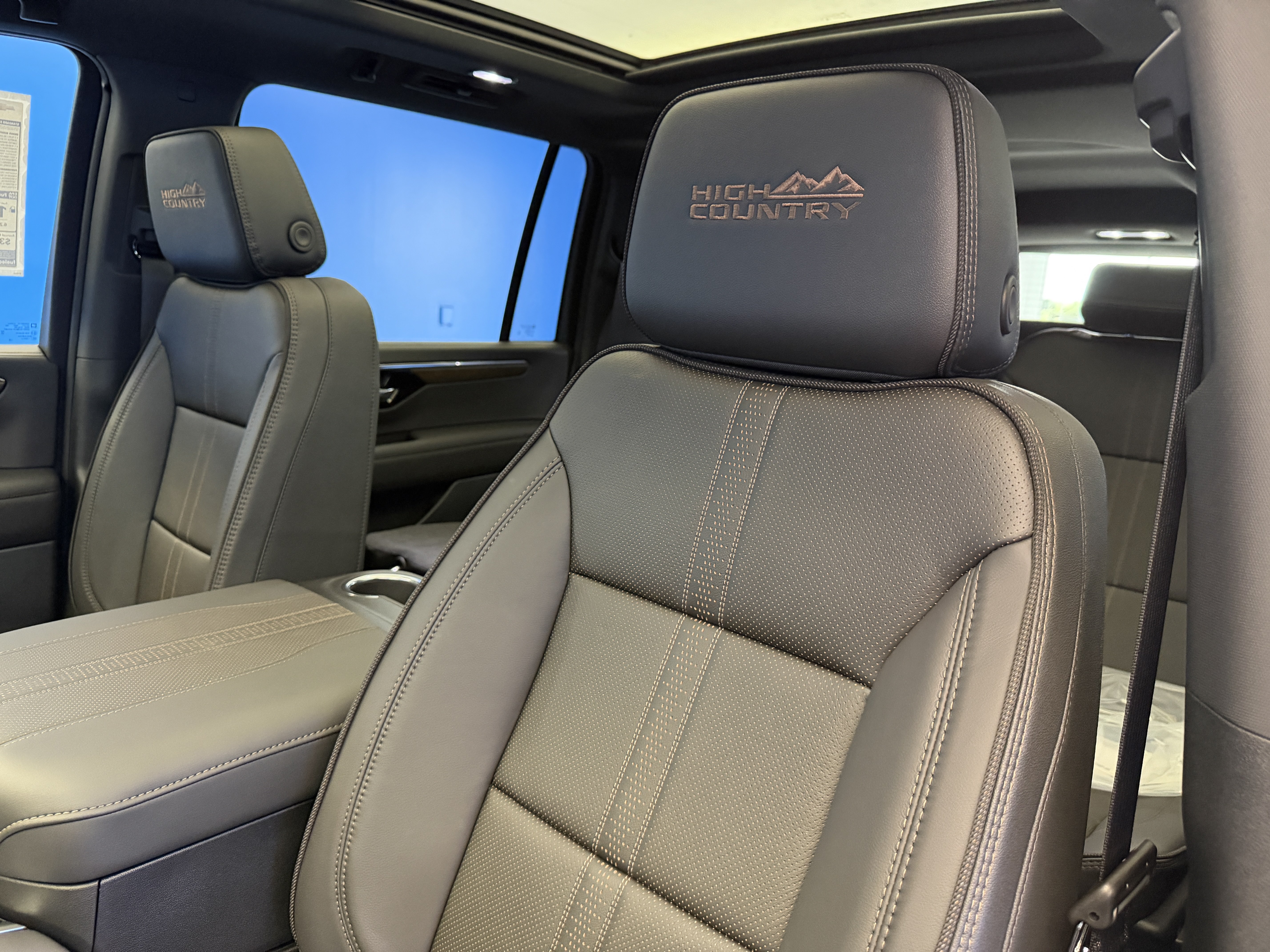 2026 Chevrolet Suburban High Country - Photo 14