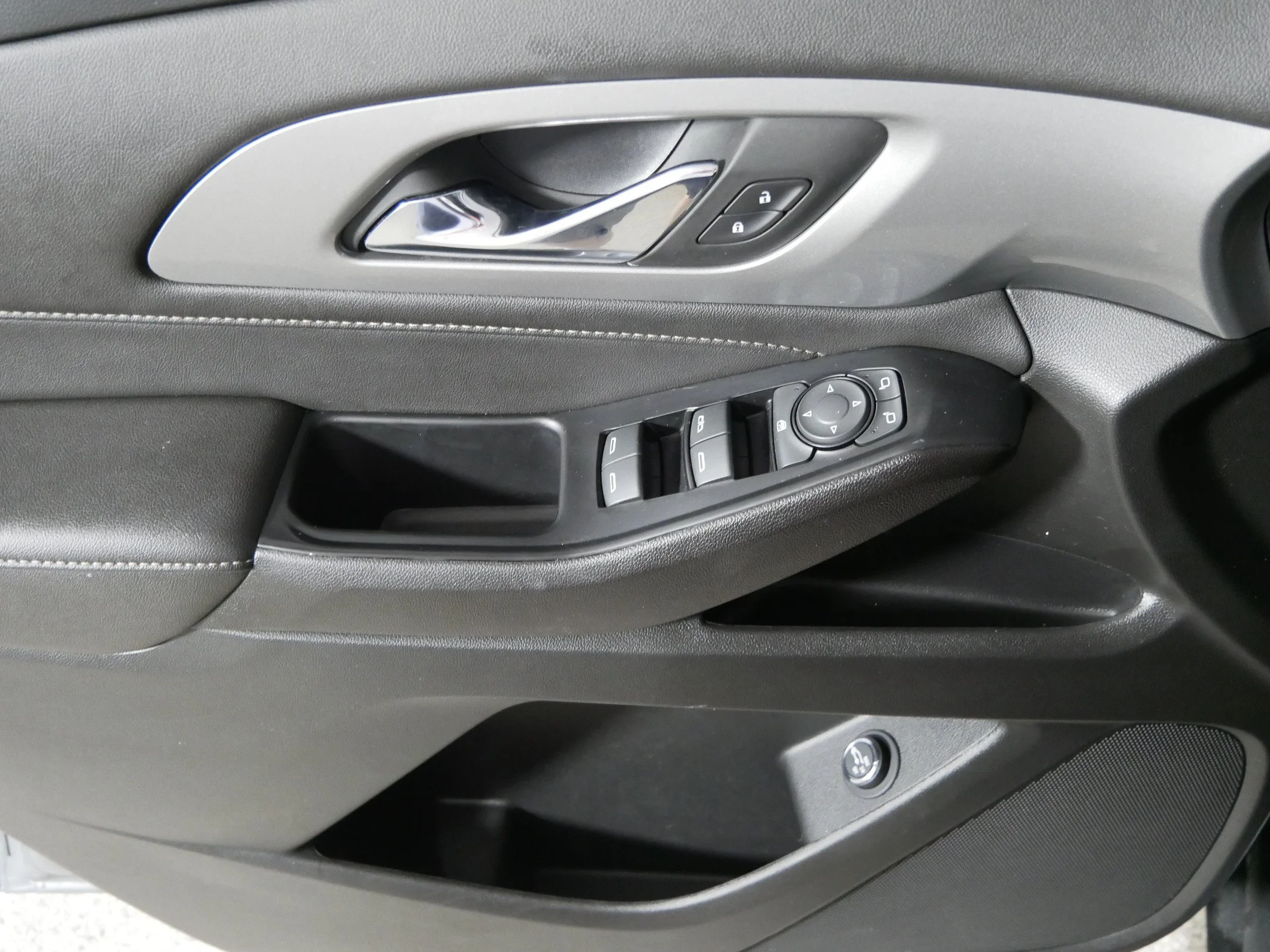 Used 2023 Sterling Gray Metallic Chevrolet LT Leather image 19