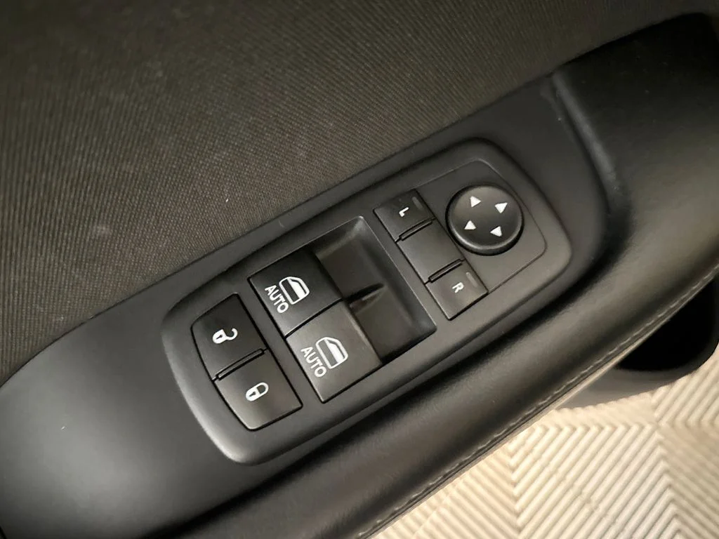 Used 2016 Black Dodge R/T Shaker image 15