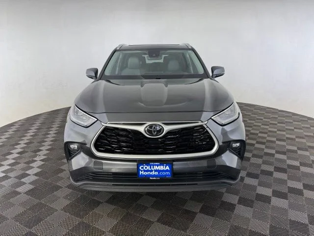 Used 2020 Gray Toyota XLE image 2