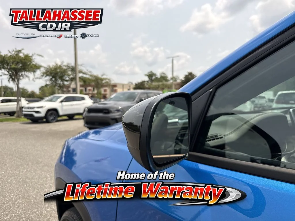 New 2026 Hydro Blue Pearl-Coat Exterior Paint Jeep Latitude image 11