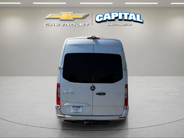 Used 2021  Mercedes-Benz Cargo 170 WB image 5