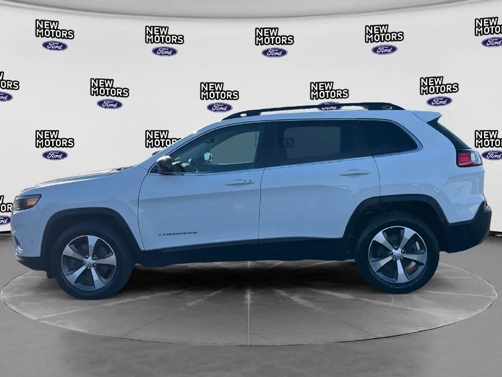 Used 2022 Bright White Clearcoat Jeep Limited image 2