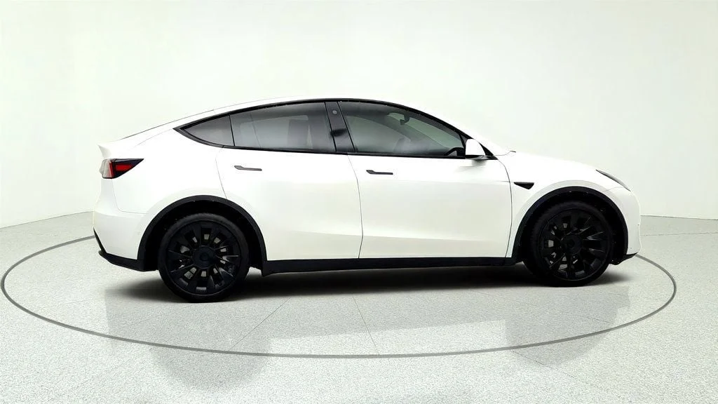 Used 2021 Pearl White Multi-Coat Tesla Long Range AWD w/ Acceleration Boost image 4
