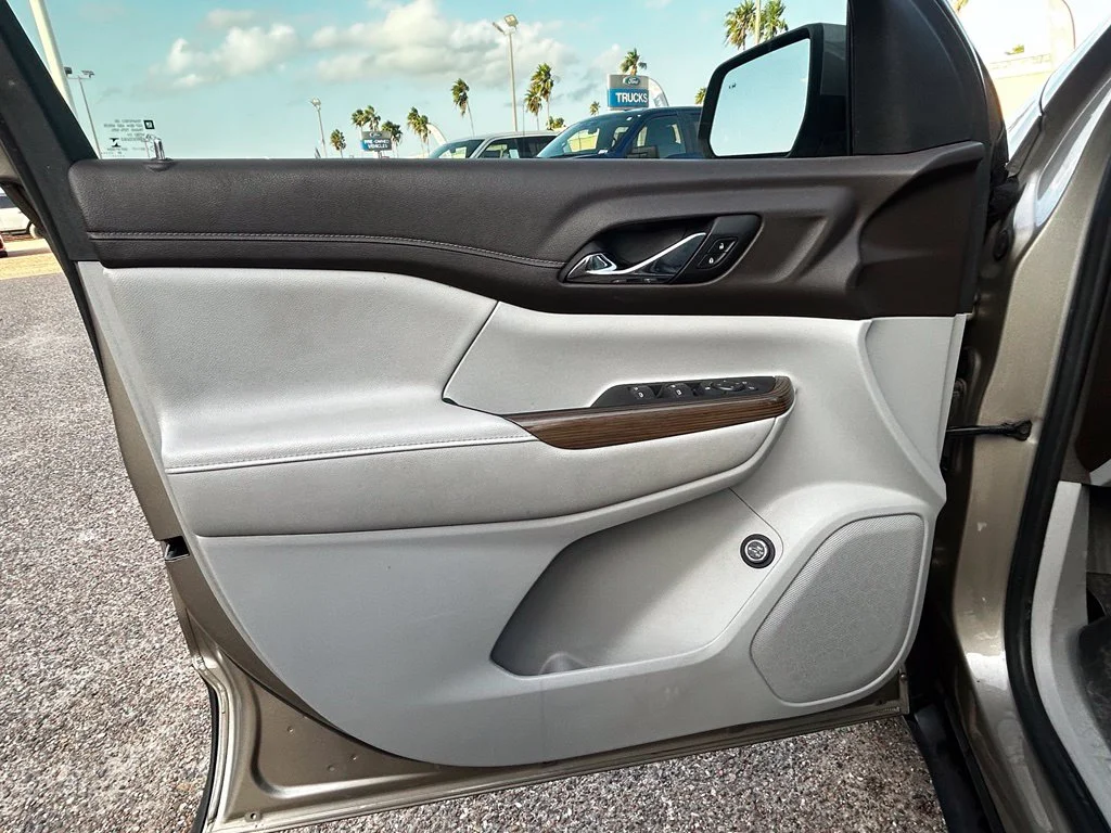 Used 2023  GMC SLE image 10