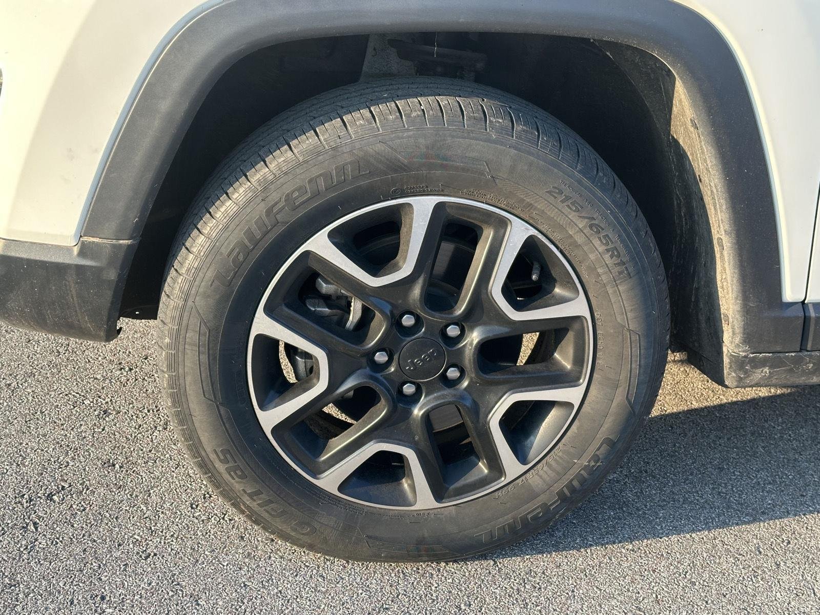 Used 2021 White Clearcoat Jeep Trailhawk image 7