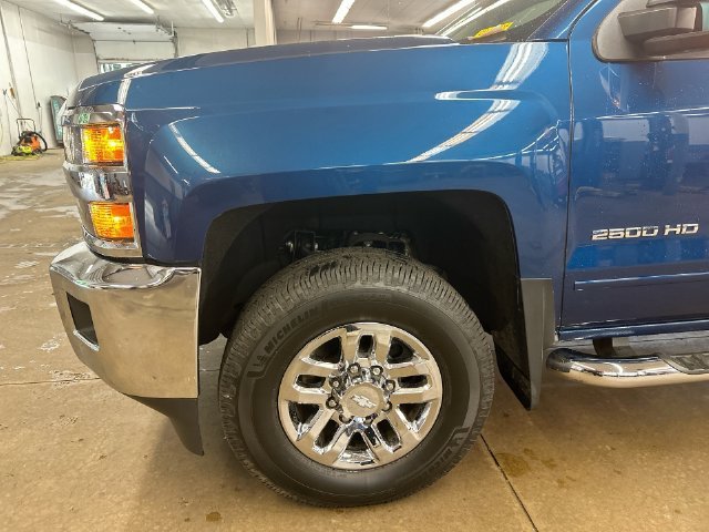 Used 2019 DEEP OCEAN BLUE METALLIC Chevrolet LT image 36