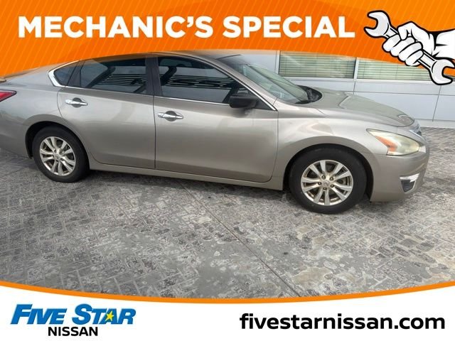 Used 2014 Beige Nissan 2.5 S image 4