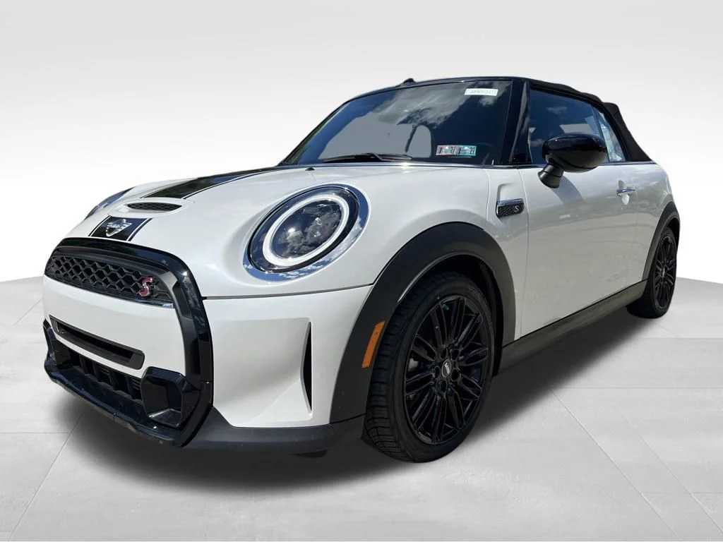 Used 2024 White MINI Signature image 5