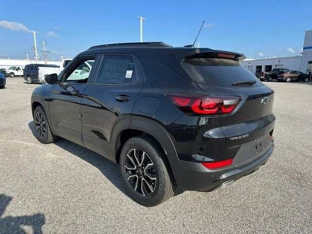 New 2026 Mosaic Black Metallic Chevrolet ACTIV image 3