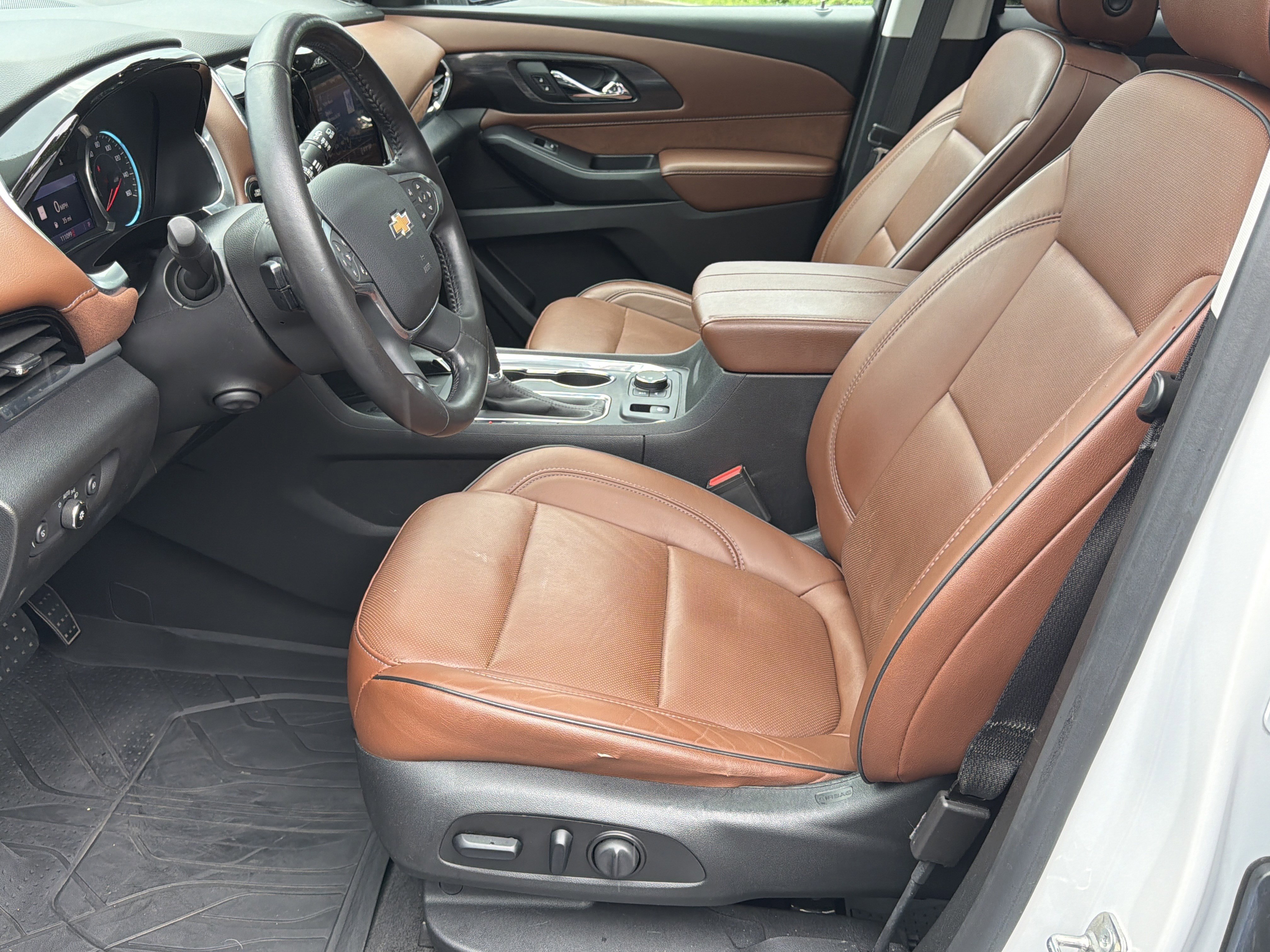 Used 2020 IRIDESCENT PEARL TRICOAT Chevrolet High Country image 9
