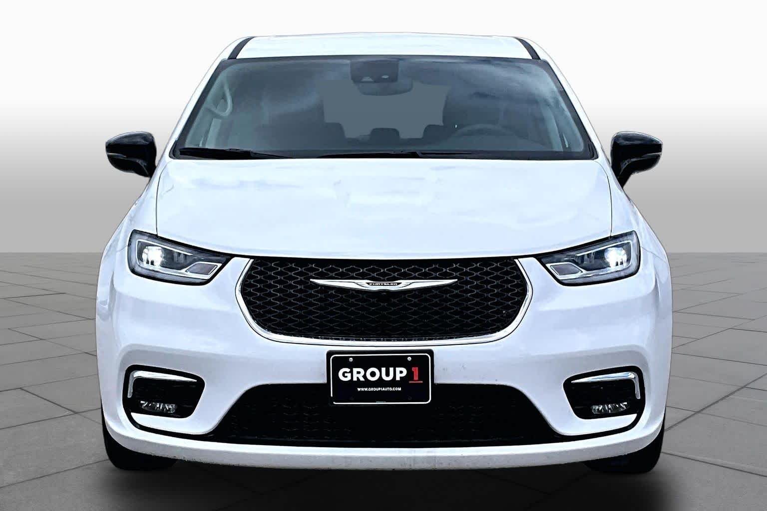 Used 2024 Bright White Clearcoat Chrysler Touring L image 4