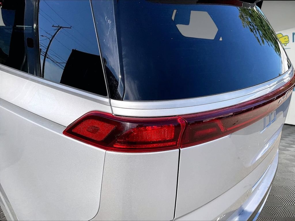 Used 2023 Silver Kia LX Seat Package image 34