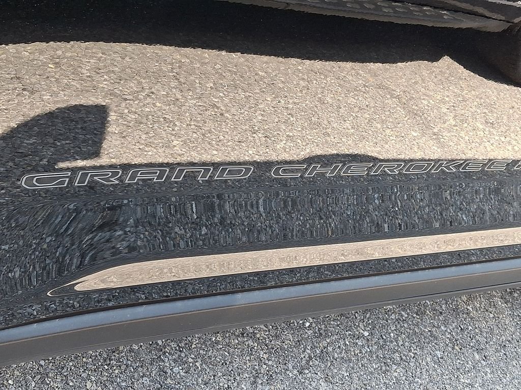 New 2026 Diamond Black Crystal Pearlcoat Jeep  image 19