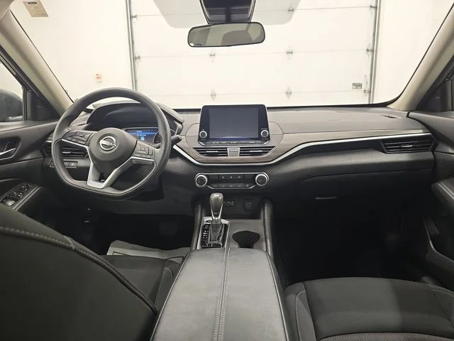 Used 2025 Super Black Clearcoat Nissan 2.5 SV image 13