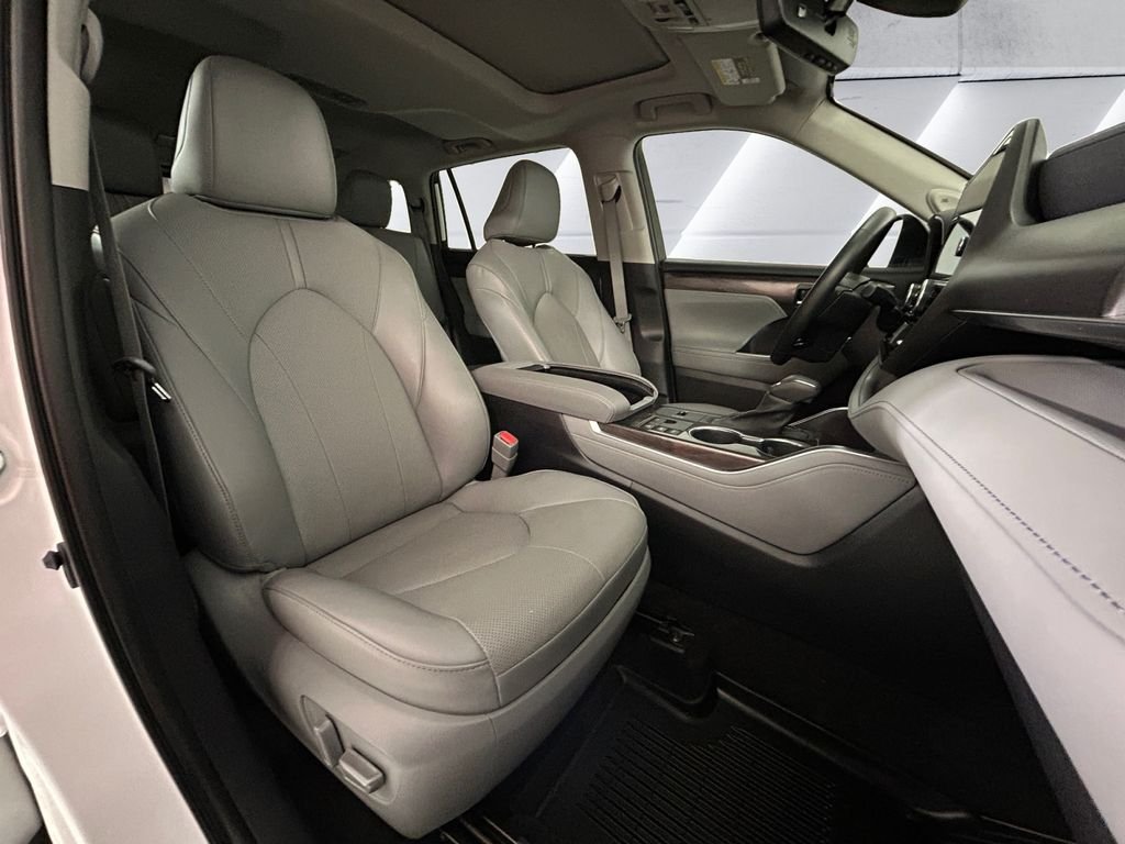 Used 2023 Beige Toyota Limited image 14