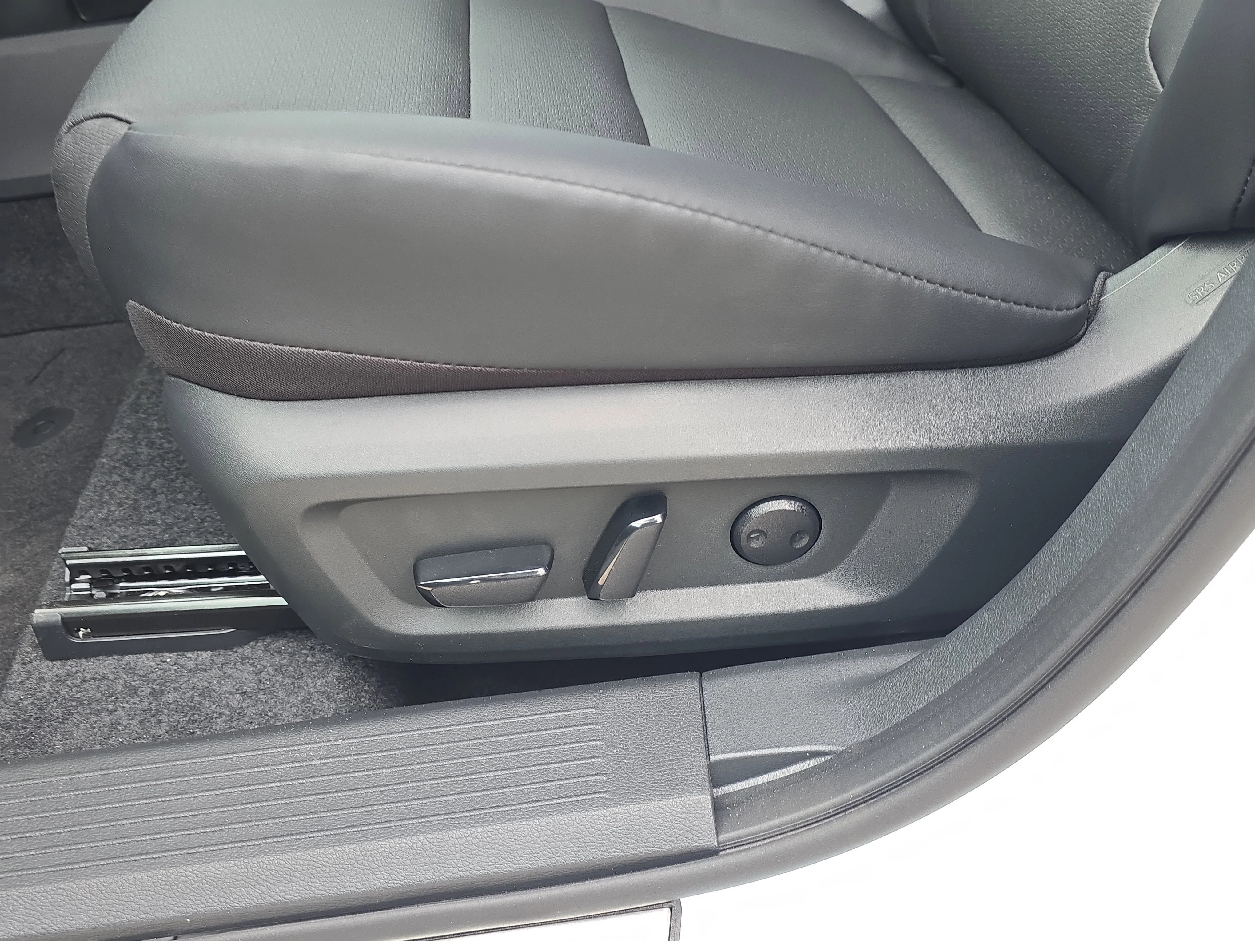 New 2026 Everest White Pearl TriCoat Nissan Dark Armor™ image 21