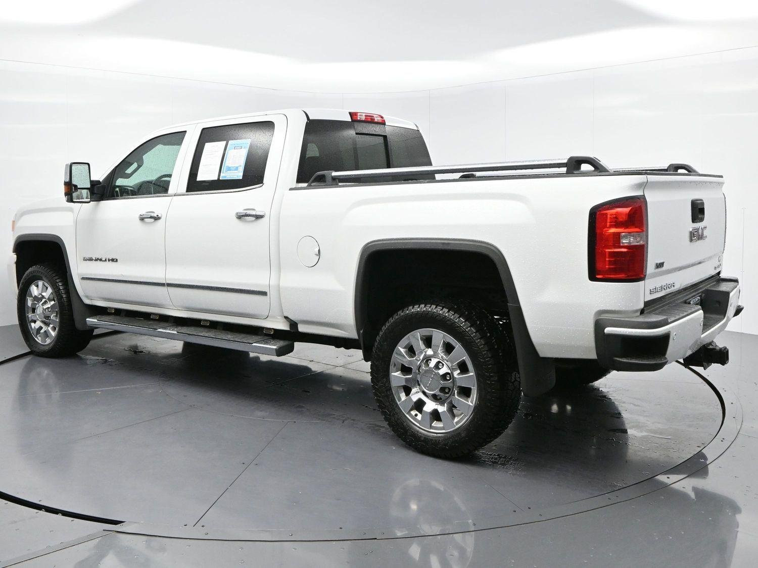 Used 2019 Summit White GMC Denali image 5