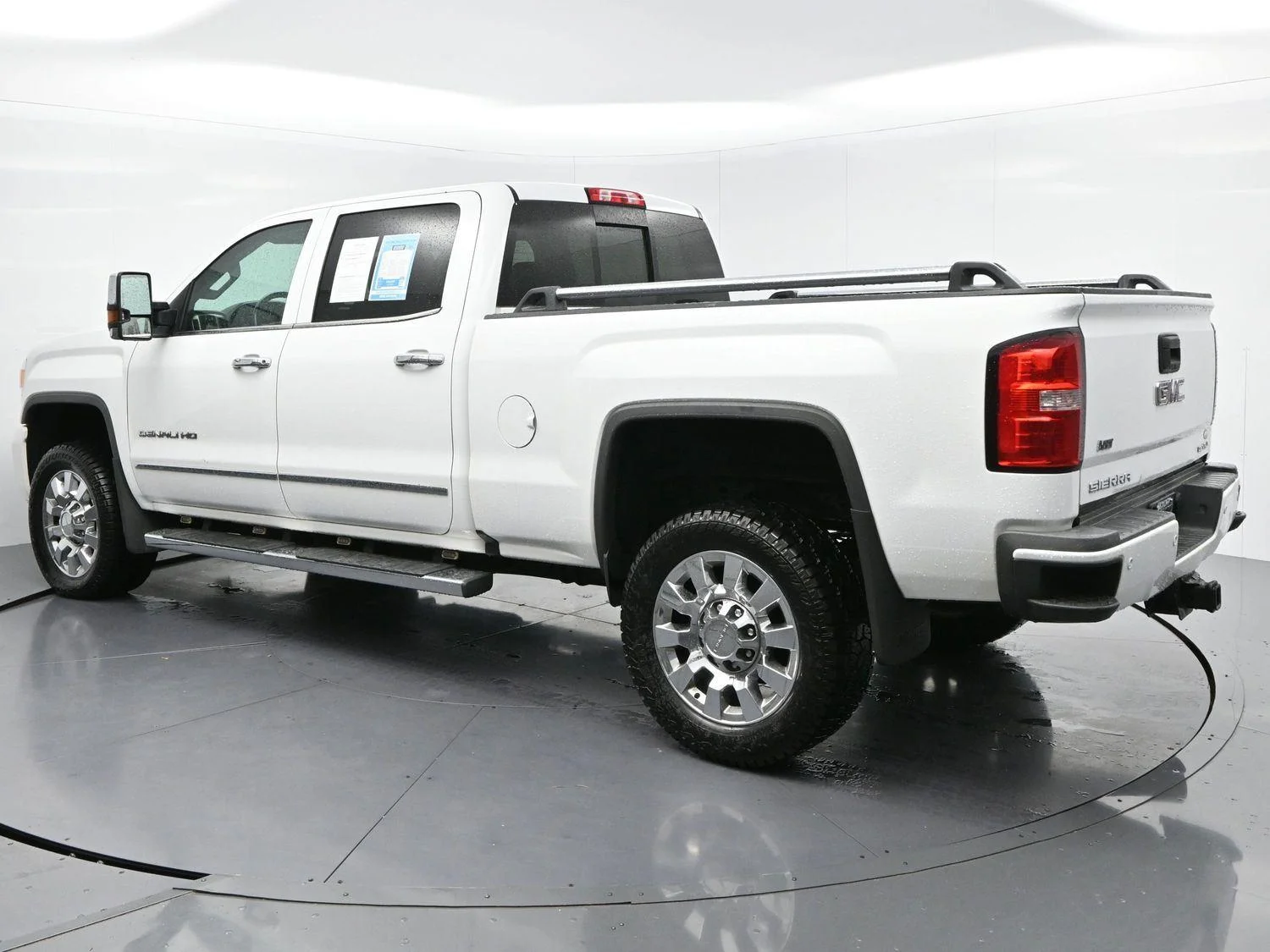 Used 2019 Summit White GMC Denali image 5