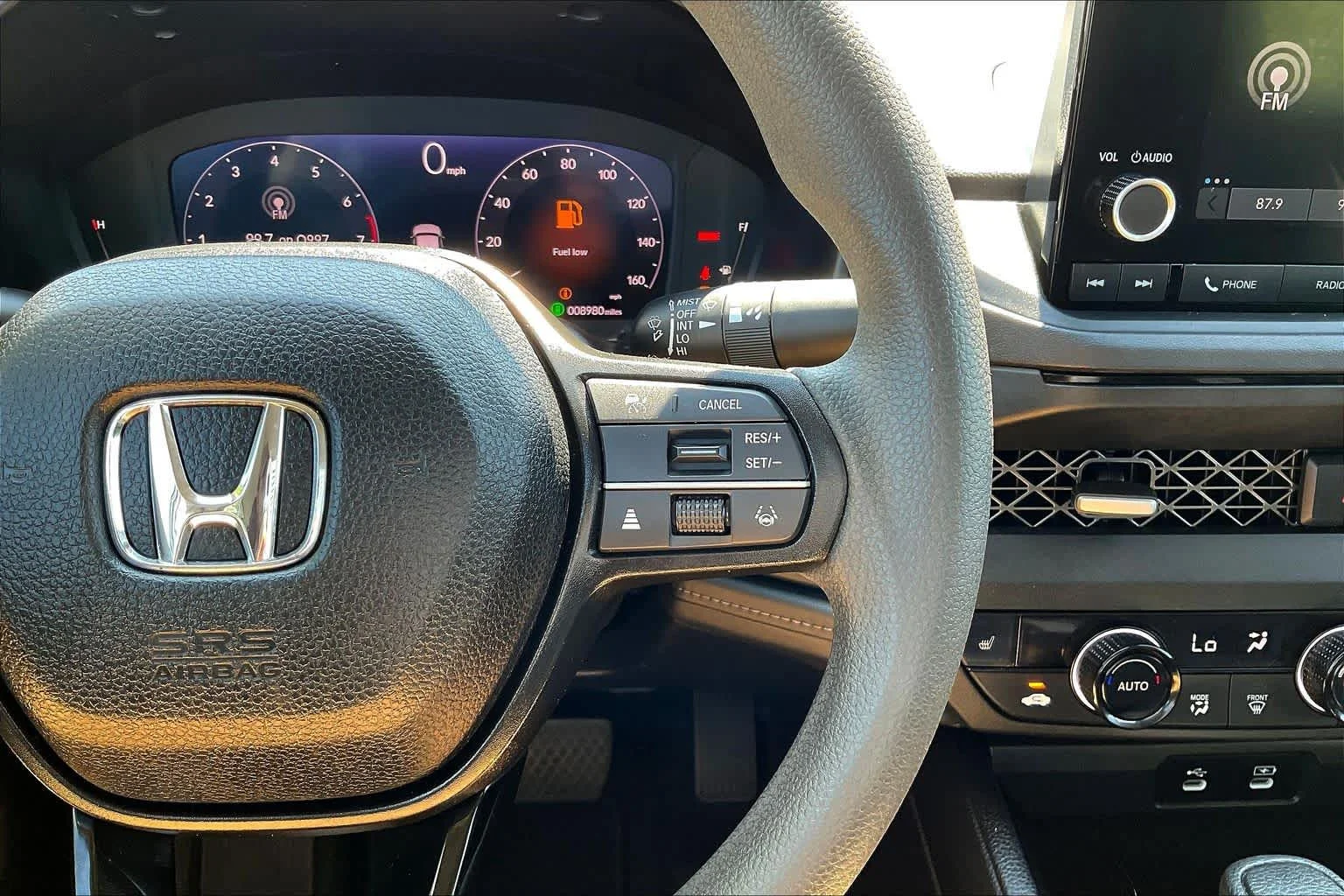 Used 2025 Meteorite Gray Metallic Honda SE image 25