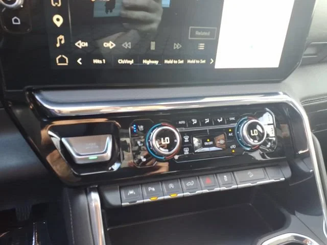 Used 2025 Onyx Black GMC Denali image 26