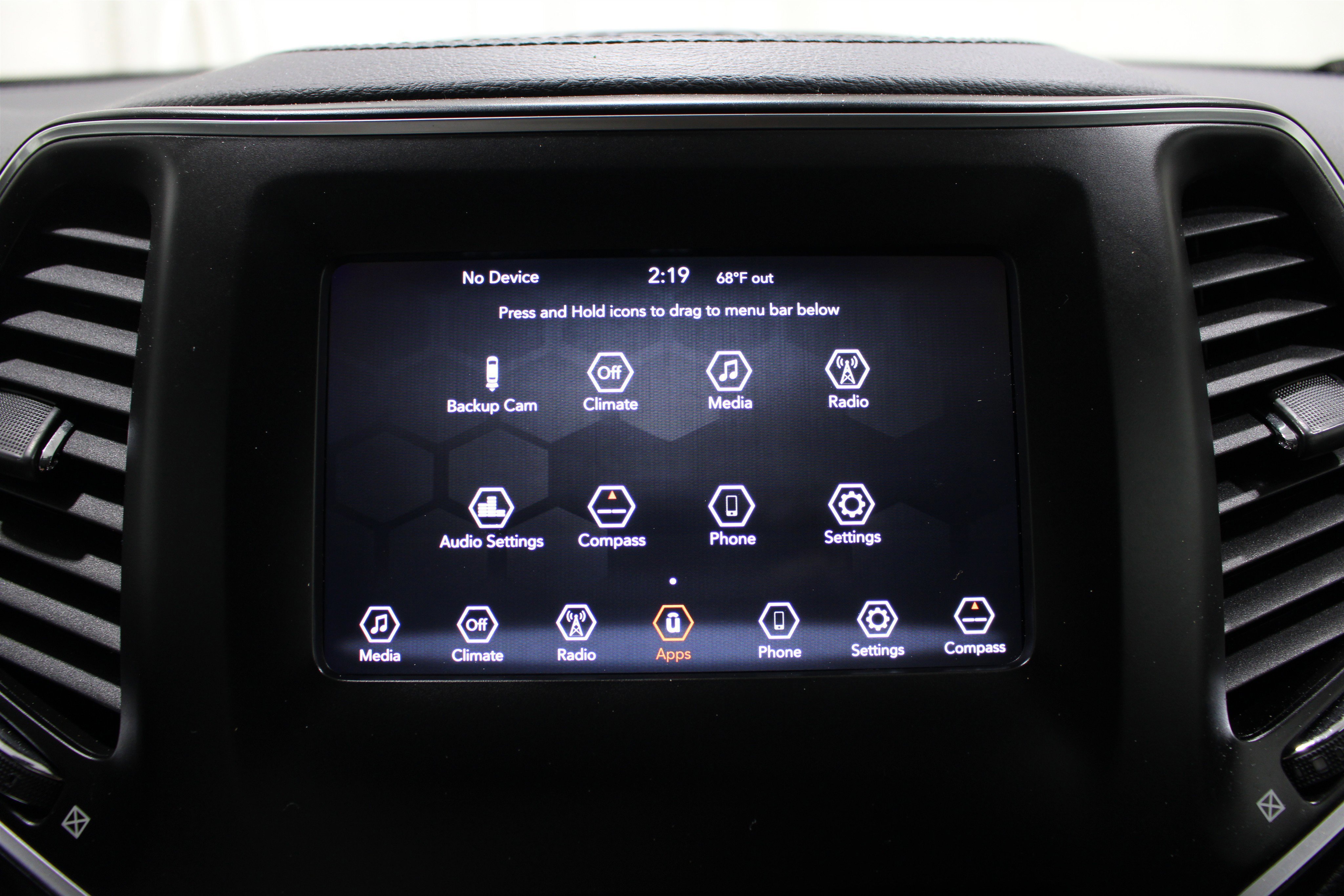 Used 2019 Velvet Red Pearlcoat Jeep Latitude image 13
