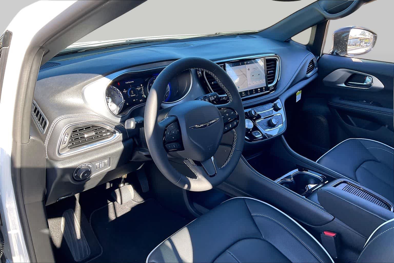2026 Chrysler Pacifica Limited - Photo 8