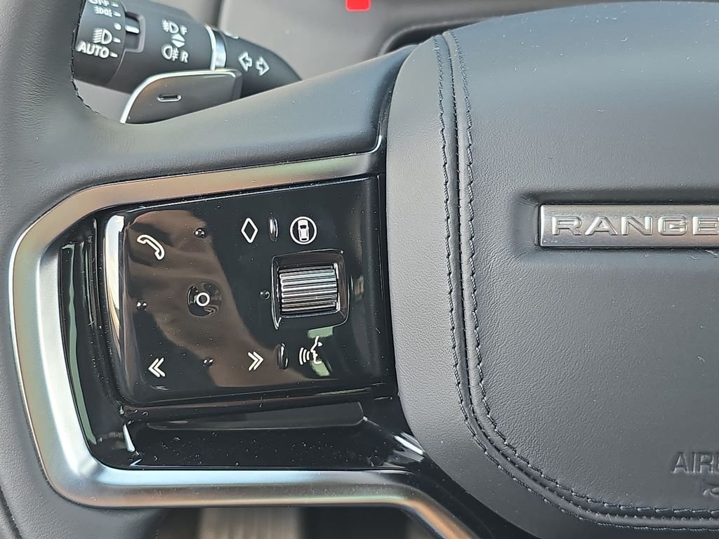 New 2026 Santorini Black Land Rover SE image 18