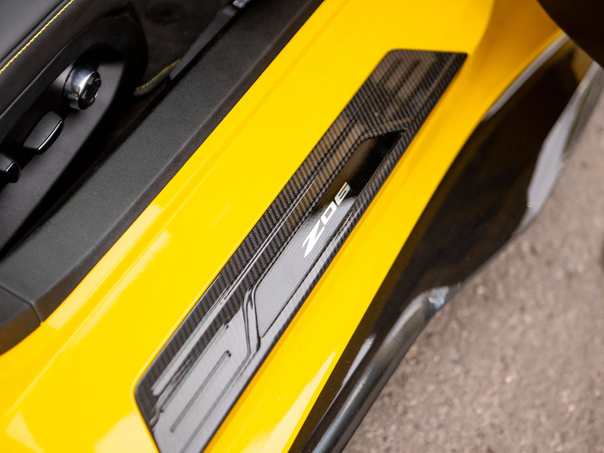 Used 2025 Yellow Chevrolet Z06 3LZ*, 670HP, Front Lift, Carbon Fibre Interior image 17