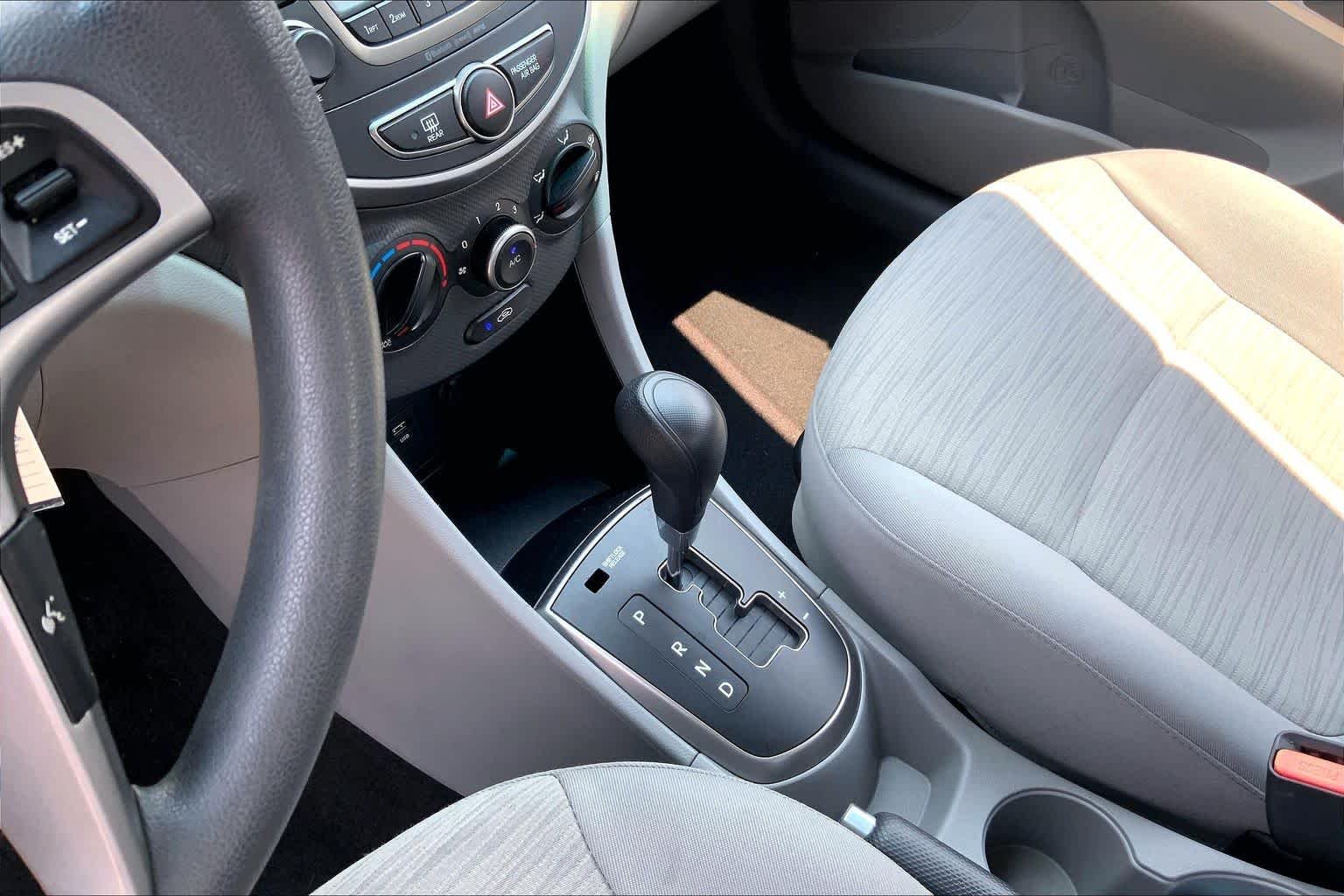 Used 2016 Ultra Black Pearl Hyundai SE image 15