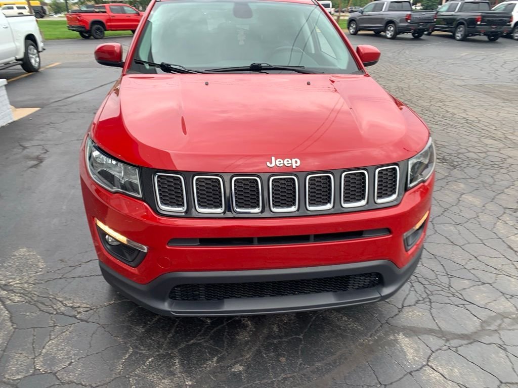Used 2019 Redline Pearlcoat Jeep Latitude image 16