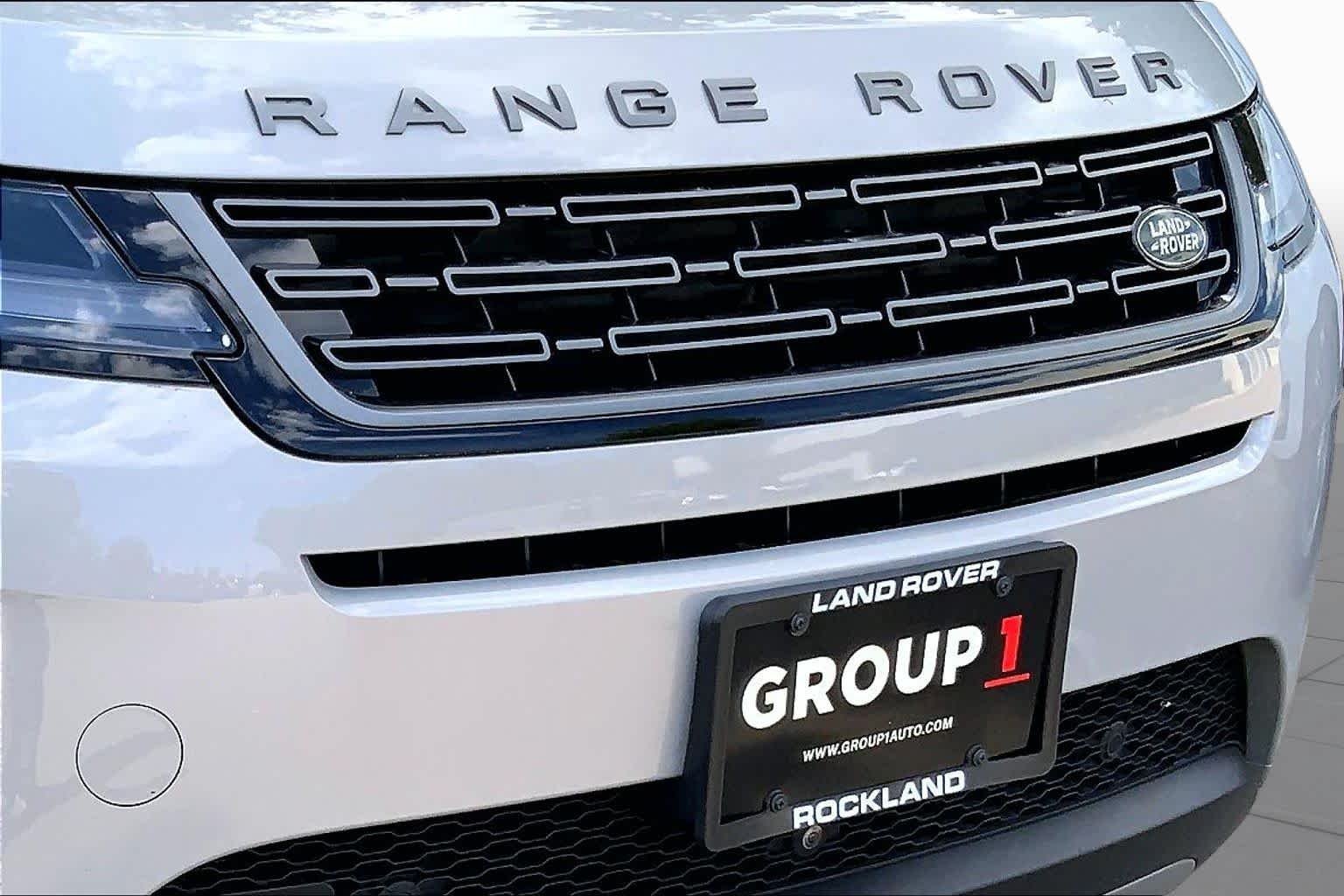 Used 2026 Seoul Pearl Silver Metallic Land Rover Core S image 29