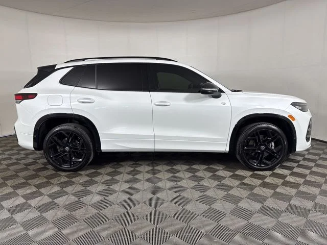 Used 2025 Opal White Pearl Effect Volkswagen 2.0T SE R-Line Black image 2