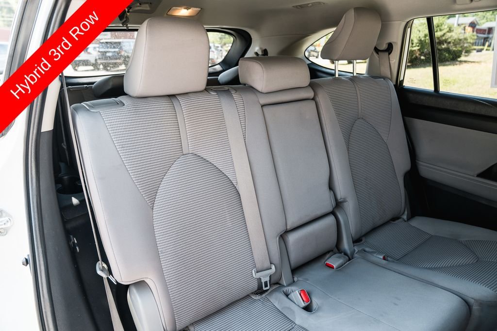 Used 2023 Wind Chill Pearl Toyota LE image 28