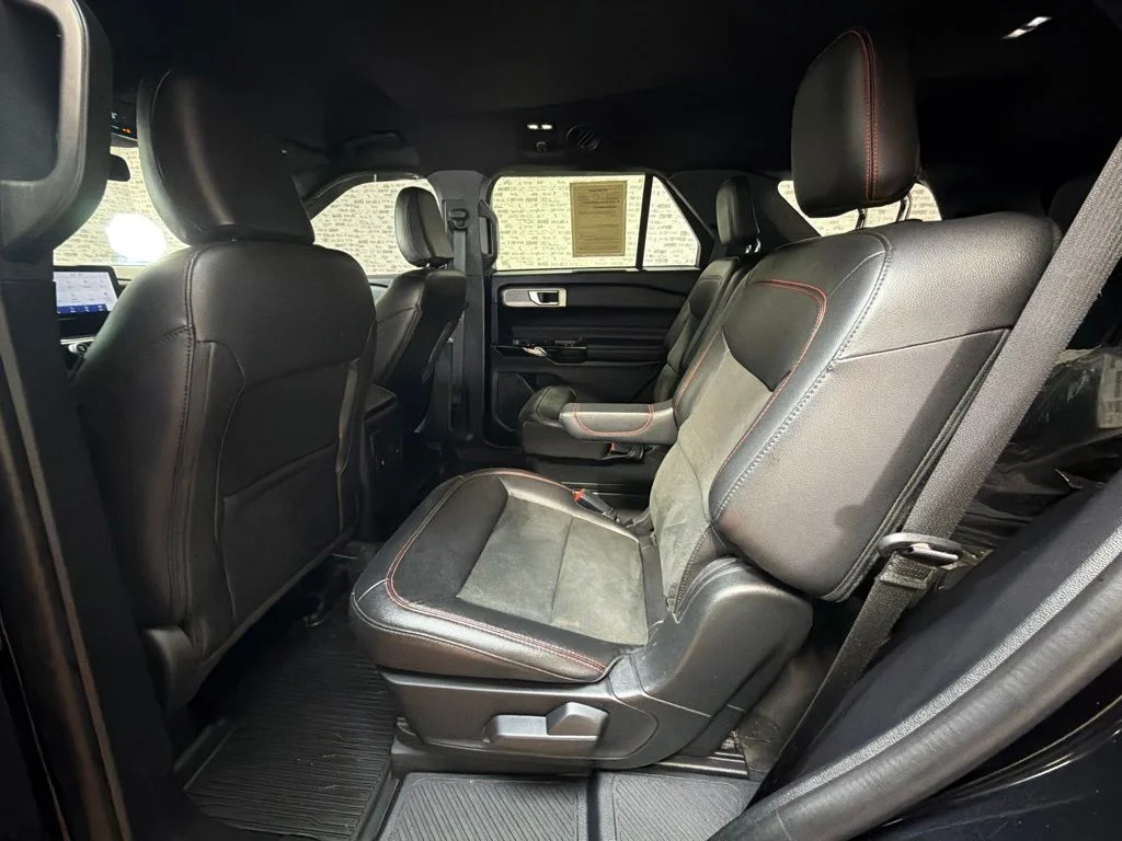 Used 2022 Agate Black Metallic Ford ST-Line image 15