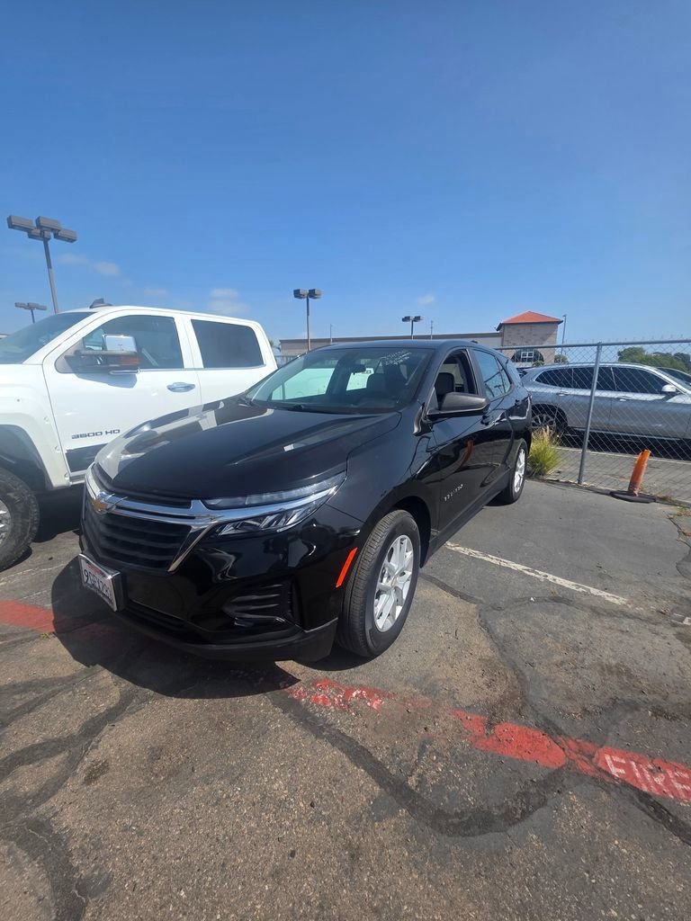 2023 Chevrolet Equinox LS's photo