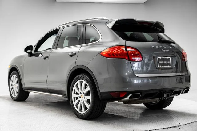 Used 2014  Porsche Diesel Platinum Edition image 3