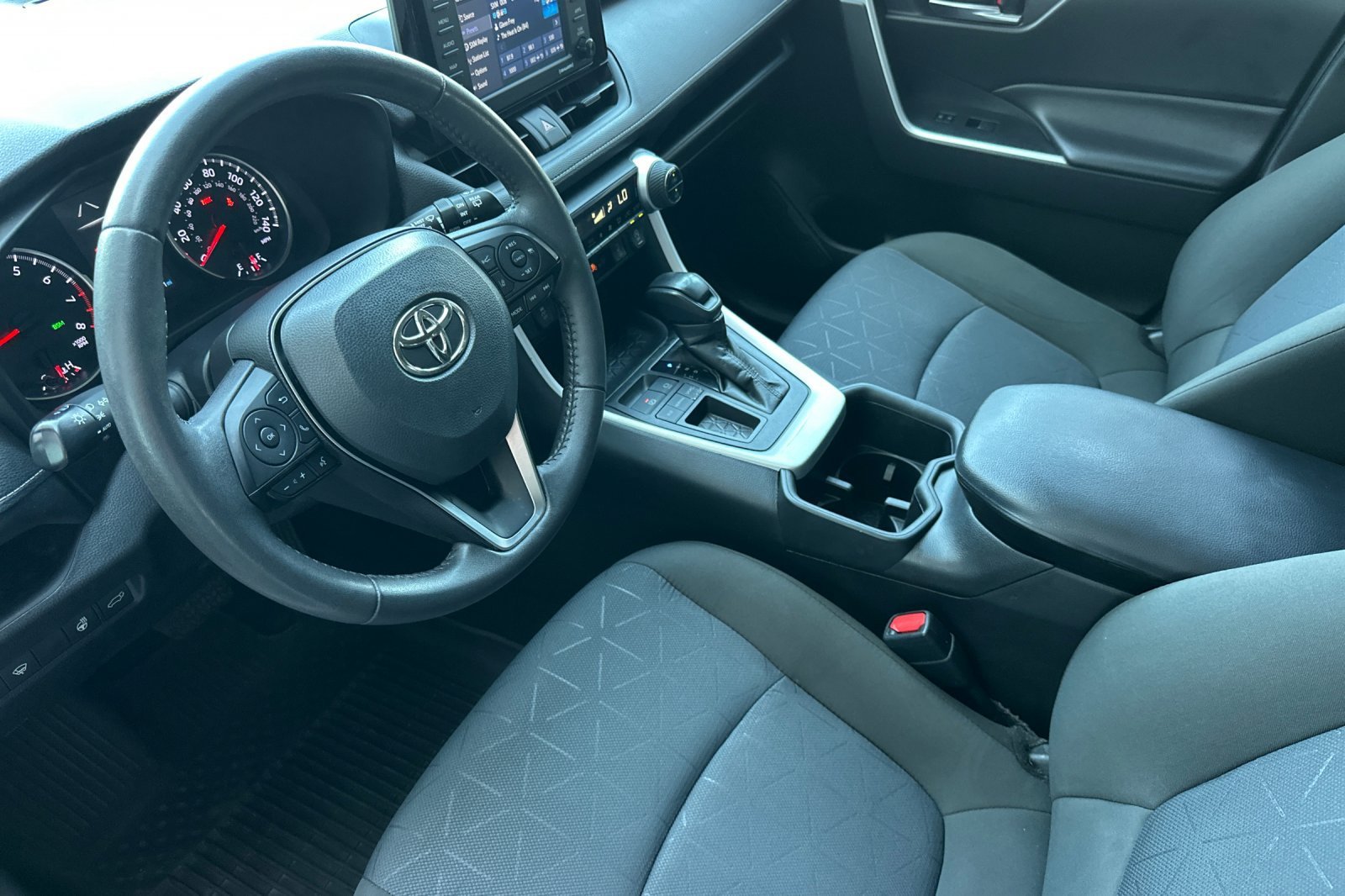 Used 2022 White Toyota XLE image 9