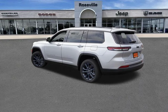 New 2026 Silver Zynith Exterior Paint Jeep Limited image 5