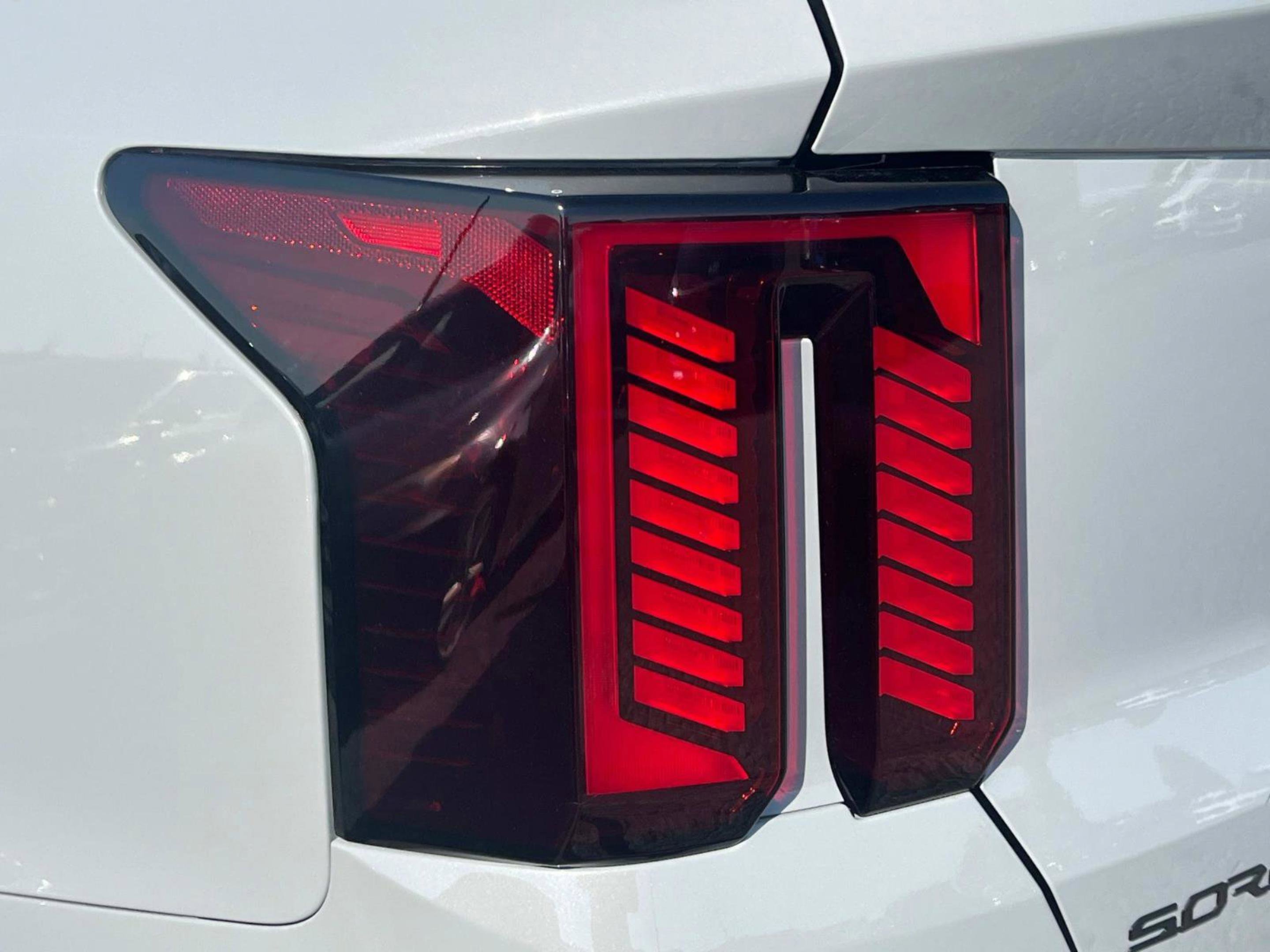 New 2025 Wolf Gray Kia X-Line SX AWD image 11