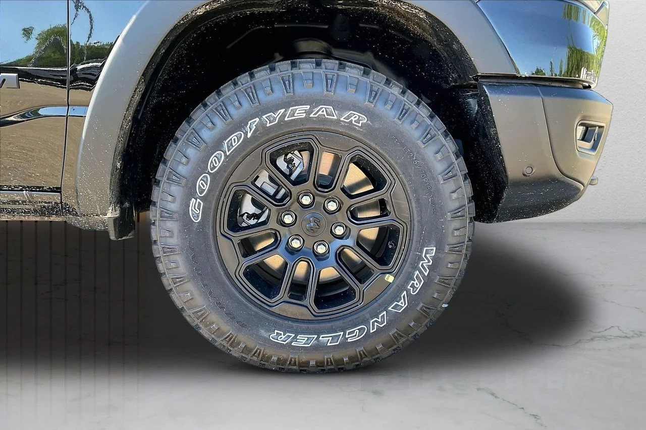 New 2026 Diamond Black Crystal Pearl-Coat Exterior Paint RAM Rebel image 35
