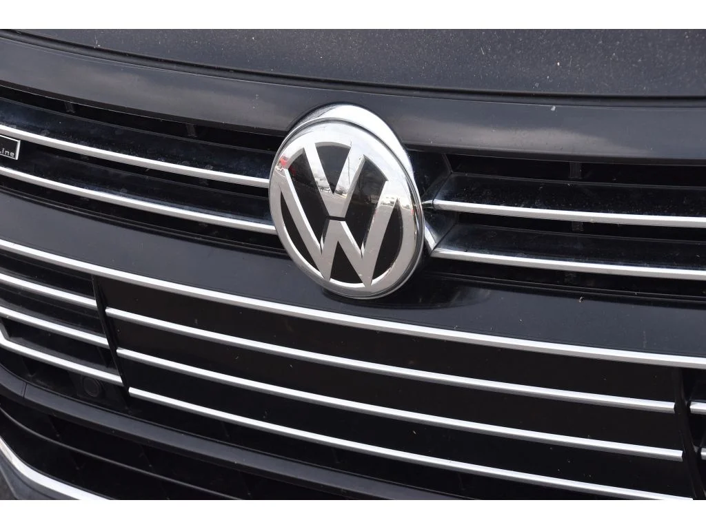 Used 2020 Deep Black Pearl Volkswagen SEL Premium R-Line image 9