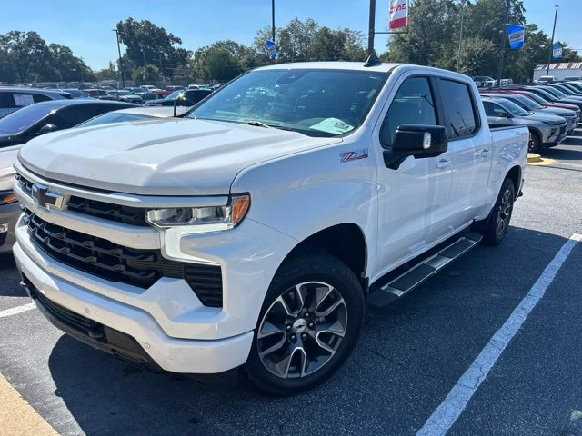 Used 2024 Summit White Chevrolet RST image 2