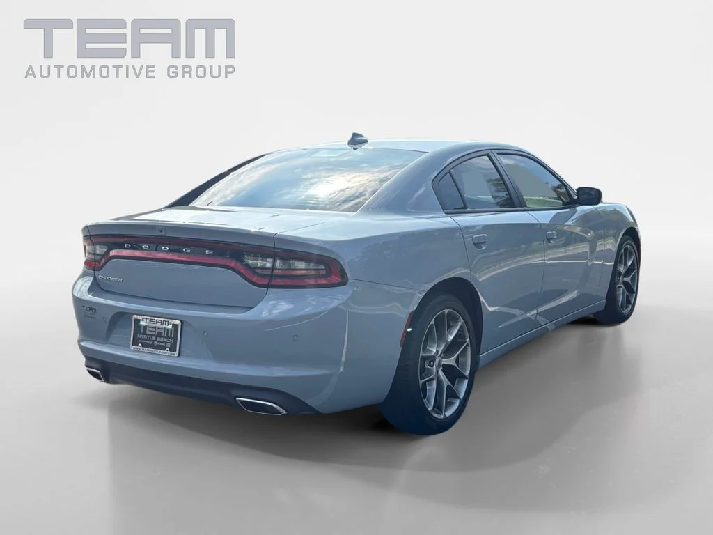 Used 2022 Gray Dodge SXT image 7