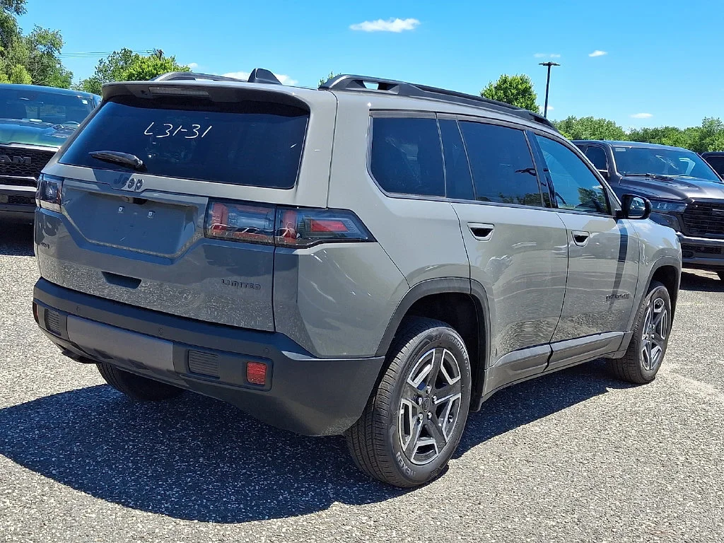 New 2026 Sting-Gray Clear-Coat Exterior Paint Jeep Limited image 8