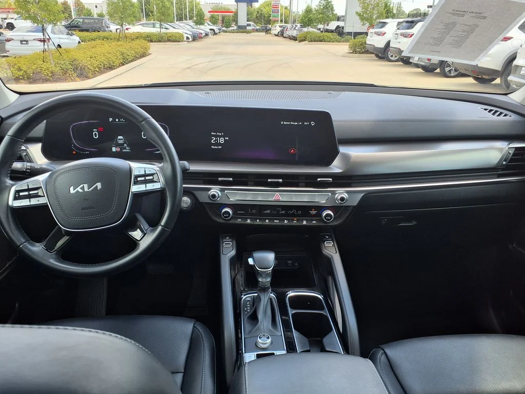 Used 2025 Black Kia S image 27