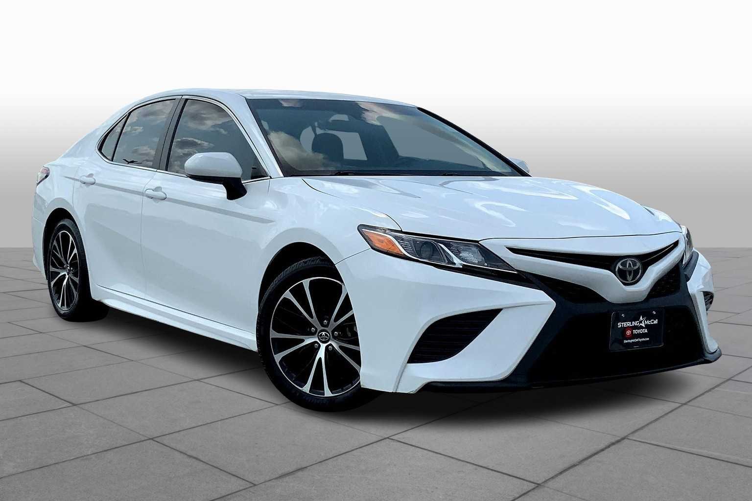 Used 2018 Super White Toyota SE image 3